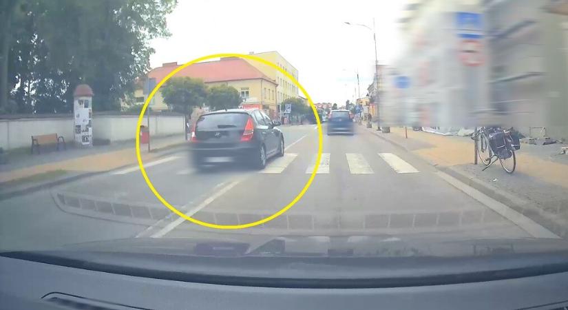 Fél éves jogosítványától búcsúzhatott a fiatal sofőr ezért a veszélyes mutatványért