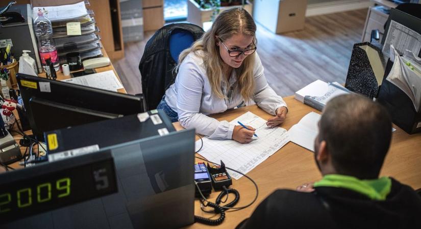 Hőségriasztás miatt korábban bezár két heves vármegyei ügyfélszolgálat
