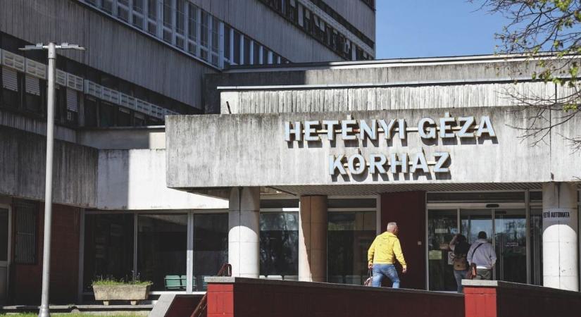 Futótűzként terjed a hír Szolnokon: rendőrök vezették ki bilincsben a kórház kardiológusát