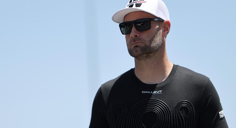 Amikor a versenyzők szó szerint a pokolban találják magukat – Miért mond olyan gyakran csődöt a hűtőruházat a NASCAR-ban?