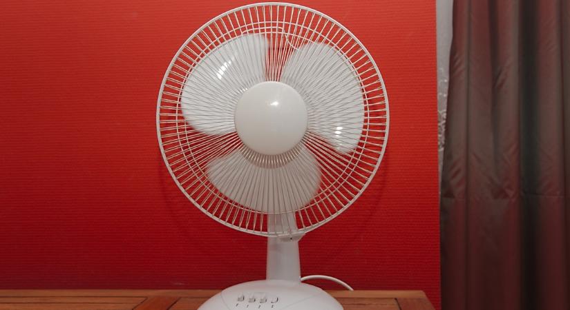 Ventilátorral alszol a hőségben? Erre a 3 kellemetlen mellékhatásra kevesen gondolnak