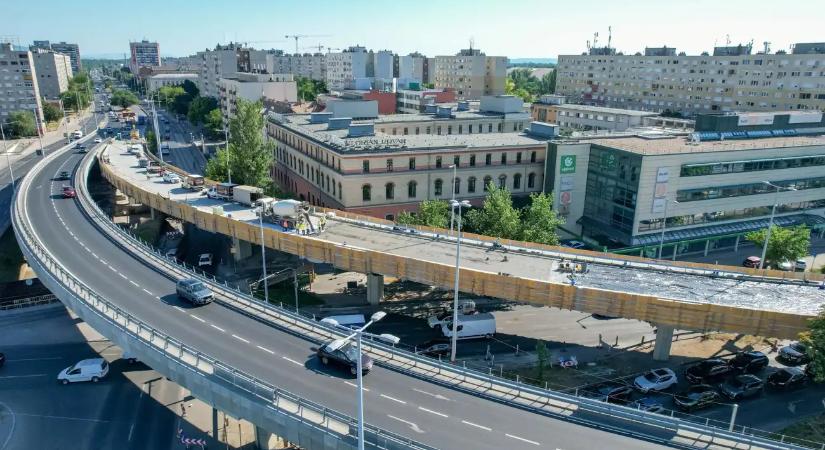 Kiderült, mikor adhatják át a Flórián téri felüljárót: Már 80 százalék felett jár a felújítás