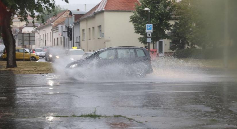 Órákon belül leszakadhat az ég, már a figyelmeztetést is kiadták Hajdú-Biharra