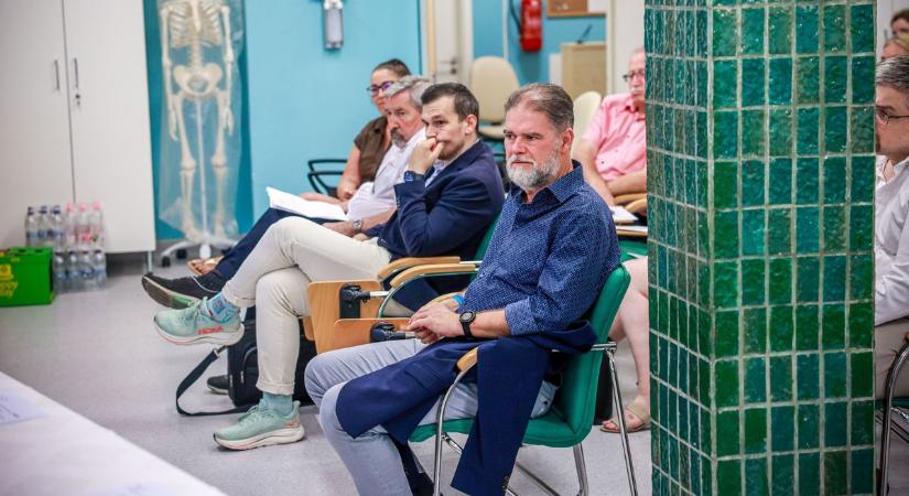 Nem csak gyógyítanak, kutatásokban is részt vesznek a szekszárdi orvosok (galéria)