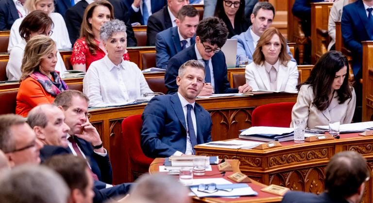 Hétfőn kikapcsolták Magyar Péter mikrofonját, ma újra felszólal a parlamentben - Az Országgyűlés ülése