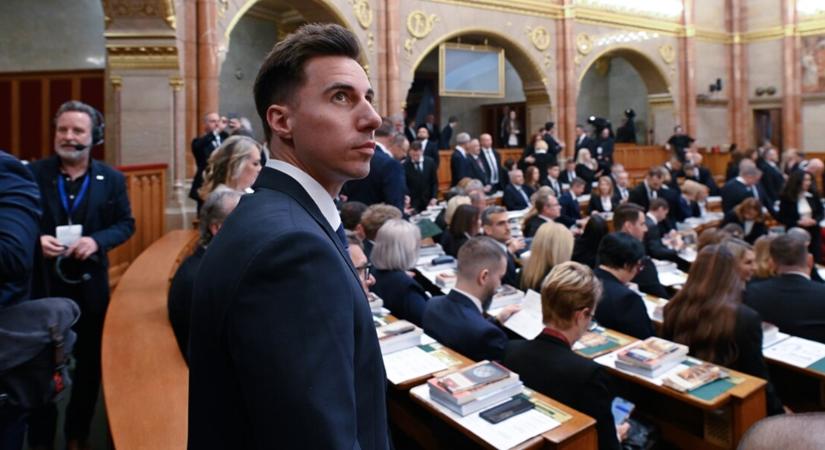 Radnai Márk tiszta vizet öntött a pohárba