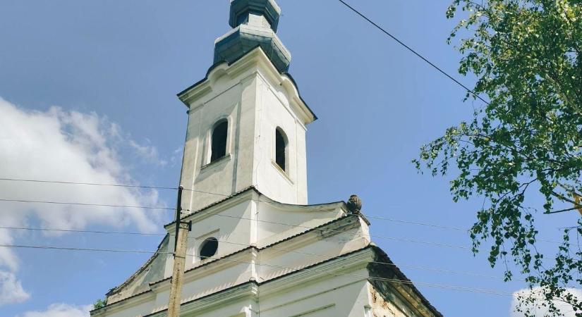 Dermesztő, mi maradt ebből az elhagyott magyar templomból – a mennyezet már beszakadt