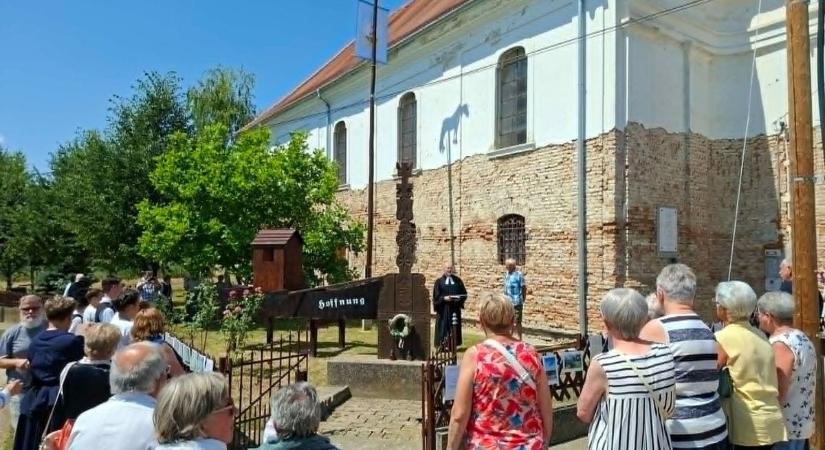 A múlt bárkája, a jelen ízei: új jelképpel gazdagodott a falu (galéria)
