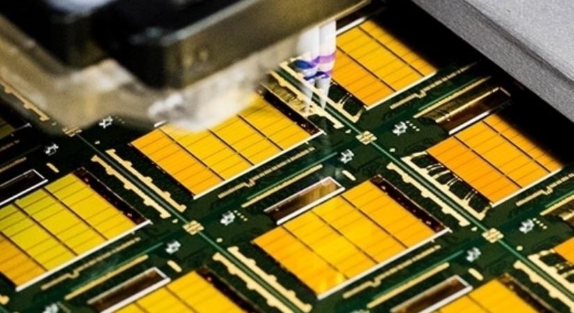 Az Apple áremelése kellett hozzá, hogy boruljon a memóriaár-bili
