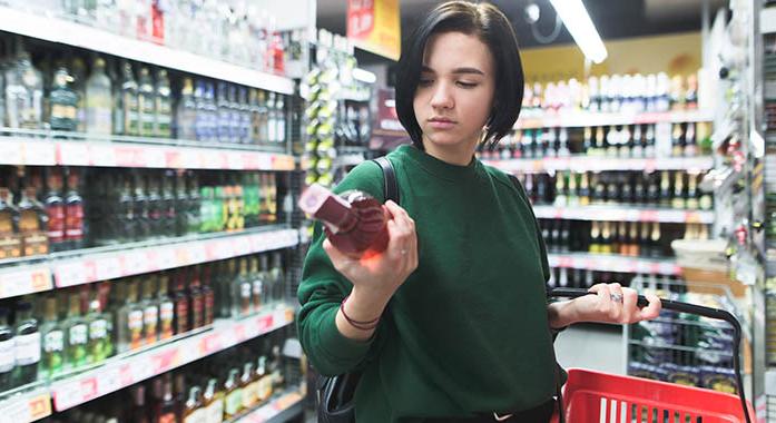 Mi a drunkorexia, és milyen kockázatokkal jár?