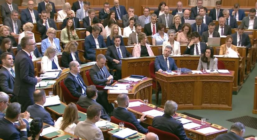 Tisza: „A politikai megújulás kikényszerítése a cél” a mandátumkorlátozással