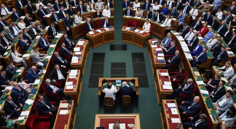 Elveszik a polgármesterek költségtérítését, de a fizetésükhöz végül nem nyúlnak