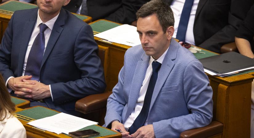 A Tisza megszavazza a képviselői mandátum korlátozását