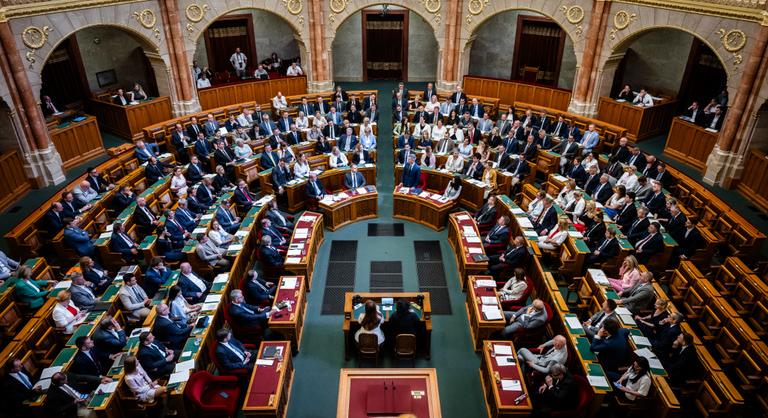 Döntött a parlament a polgármesterek fizetéséről