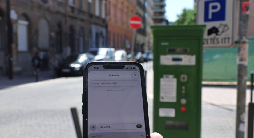 Élesedik az új budapesti parkolási rendszer – a külföldi mobilszámmal rendelkezők a kényelmes és a macerás megoldás közül választhatnak