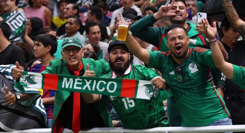 A mexikói szurkolók éjszakai „szerenáddal” lepték meg az ecuadoriakat – videó