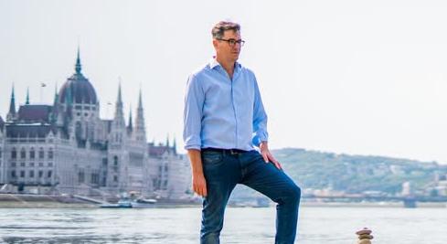 Karácsony: Botrány, hogy van, aki az úszómedencéjét tölti fel közpénzből támogatott vízzel