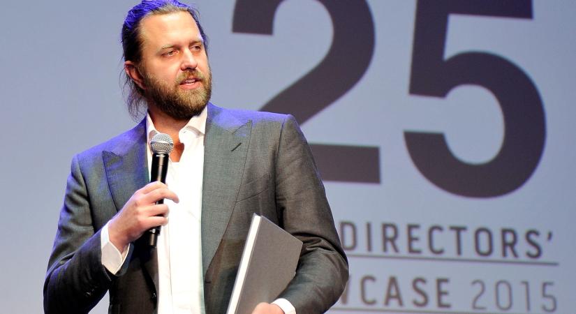 Több milliárdot kapott a Netflixtől az ismert rendező egy új sorozatra, Ferrarit és luxusórát vett belőle