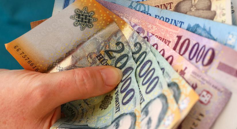 Pszichológiai hadviselés a matracokban: Miért ragaszkodnak a magyarok a készpénzhegyekhez?