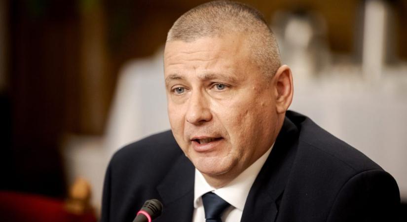 Ruszin-Szendi megegyezett Szalay-Bobrovniczky emberével