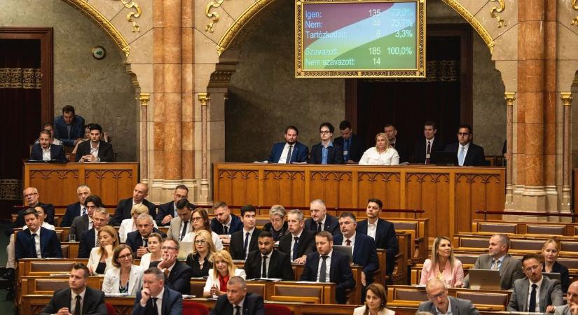Eldőlt: befagyasztják a polgármesterek fizetését, a költségtérítésük is megszűnik – lasszóval kell majd fogni a jelölteket?