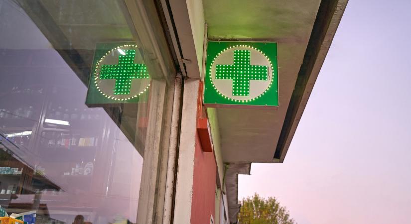 Zárva lesznek a gyógyszertárak és rendelők: erre számíthatnak szerdán a betegek