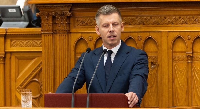 „Tovarisi Konyec” – üzente Magyar Péter, miután döntöttek a Szuverenitásvédelmi Hivatal megszüntetéséről
