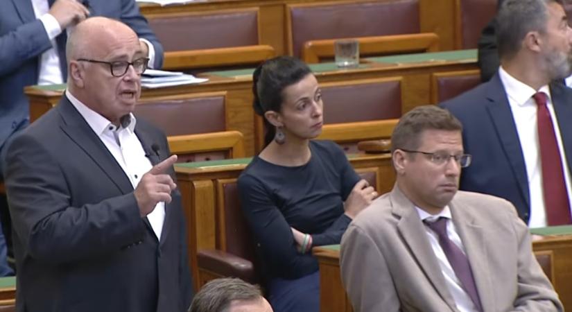 A fideszes képviselők nemmel szavaztak a Szuverenitásvédelmi Hivatal megszüntetésére