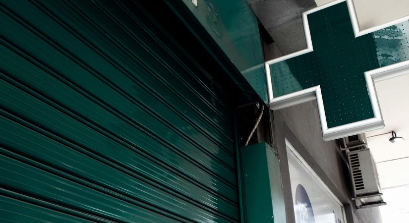 Figyelem, vedd meg ma a hiányzó gyógyszereket, mert holnap zárva lesznek a patikák, ugyanis...