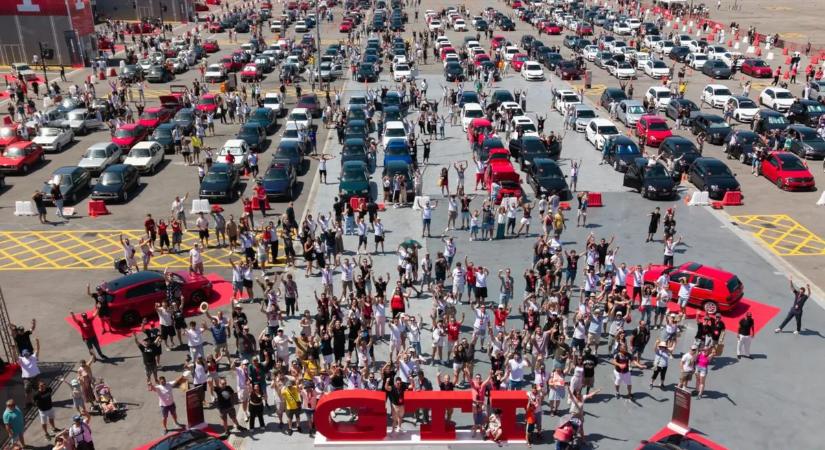 Több mint 1500 autóval ünnepelték a GTI 50 éves születésnapját