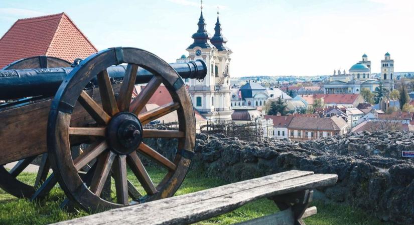 A hőség miatt elmaradnak a szabadtéri tárlatvezetések az egri várban