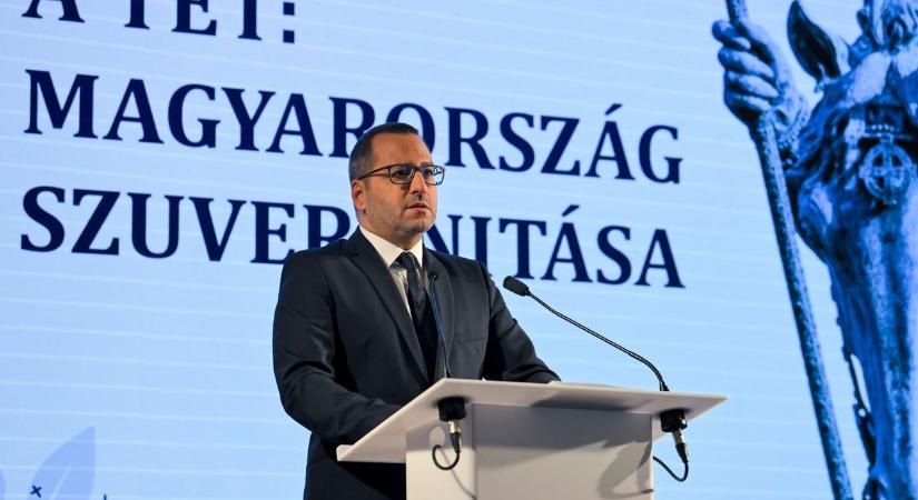 Nem csupán egy intézmény megszüntetéséről döntöttek, hanem a magyar szuverenitás intézményes védelmét gyengítették
