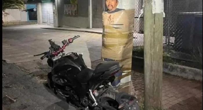 Egy névtelen hős oszlophoz ragasztja a motortolvajokat