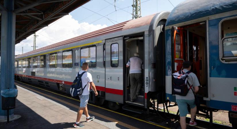 Újabb gondok a MÁV-nál: több vonat egyszerűen lefulladt a hőség miatt