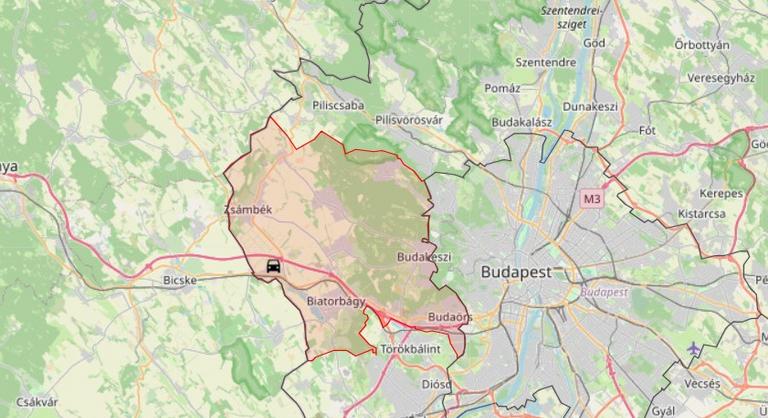 Teljes terjedelmében égett egy autó, halálos baleset történt az 1-es főúton