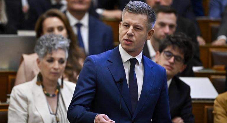 Elszabadultak az indulatok a parlamentben, Magyar Péter élesen vágott vissza a Fidesznek