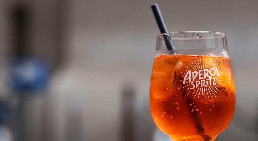 Aperol Spritz árkörkép, turisztikai index lett a koktél árából – spoiler: Milánóban a legdrágább