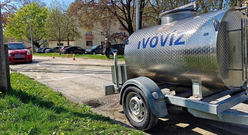 Pusztít a vízhiány, nincs ivóvíz: Mányon már a lajtoskocsik bevetésére is szükség volt