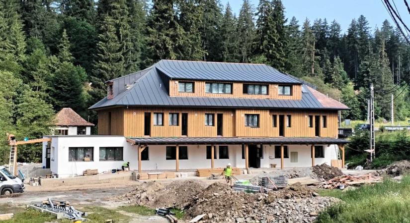 Új köntöst kap a homoródfürdői Hatos Villa – a befejezéshez közeledik a beruházás