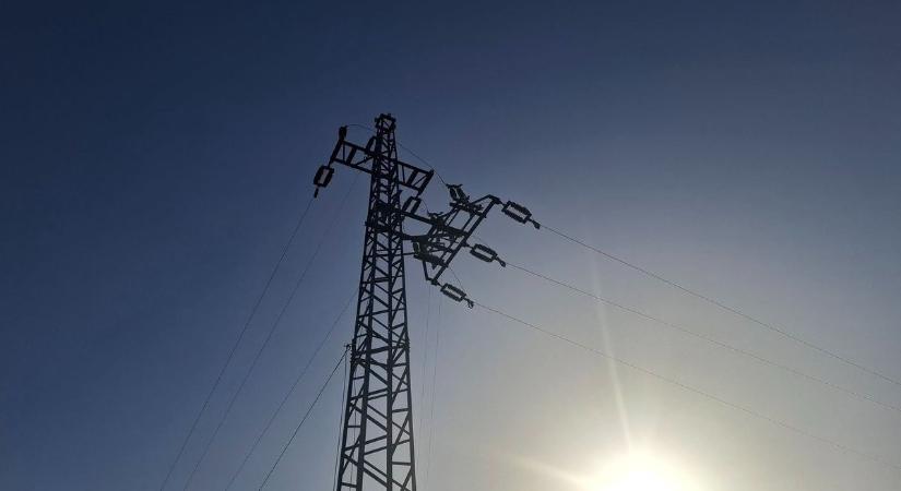 Rekordterhelés: de hiába nagy az erőművi kapacitás, ha kevés fogható belőle hadra – viszont érdekes az energiamix
