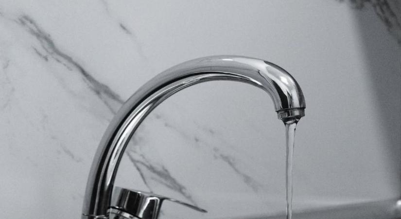 Fordulat történt a vízfogyasztásban, megszólalt a szolgáltató: az agglomerációs polgármester újabb szigorítást hirdetett ki – maximális a terhelés