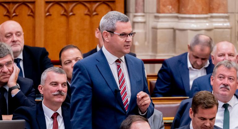 „Botrány!” – az egykori egészségügyi államtitkár reagált a titkosított dokumentumok megjelenésére