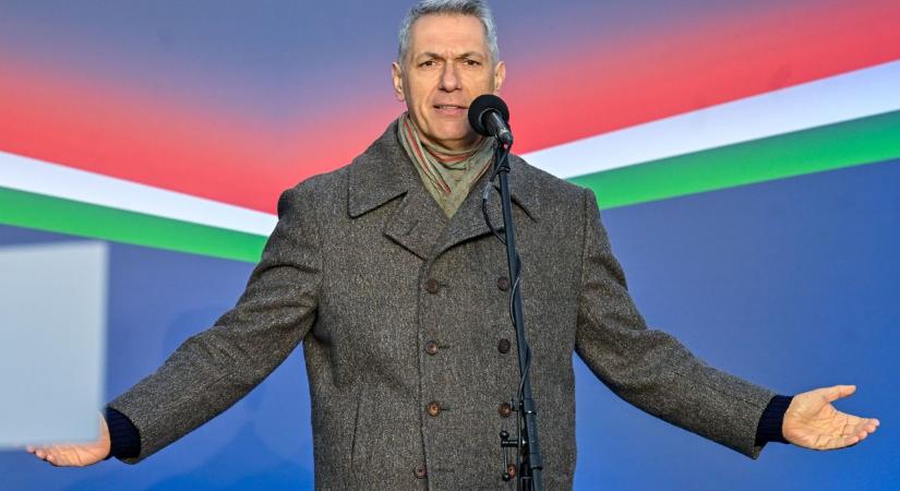 Mészáros Lőrinc jobb kezével Magyar Péter balkeze