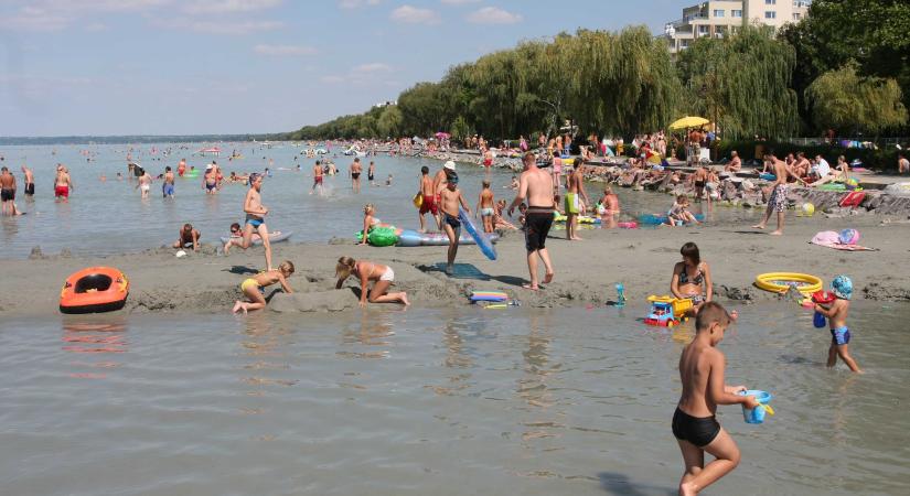 A hőmérséklete alapján szinte már jakuzzivá vált a Balaton