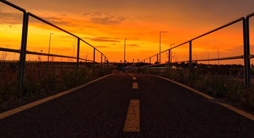 Rendkívüli terhelés miatt lassabban tölthetnek ma este az elektromos autók