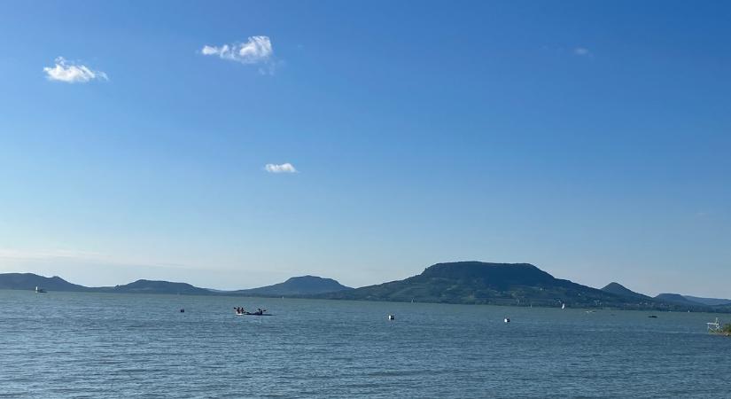 Brutális, ami a Balatonnál történik: Csaknem 33 fokos a víz, figyelmeztetnek a kutatók!
