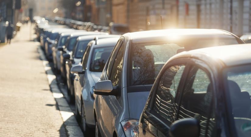 Holnaptól ne dobjon pénzt a parkolóautomatába: drágább lesz!
