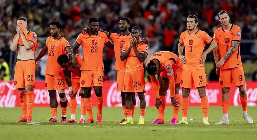 A labdarúgó-világbajnokság eddigi legdrámaibb játéknapja: elhunyt kisfiára emlékezett a holland gólszerző