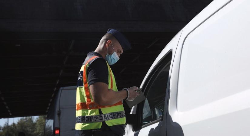 Egyetlen hiányzó dokumentum miatt visszafordíthatnak a határnál