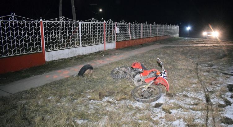Gyulán elütöttek egy kerékpárost, Békéssámsonban kerítésnek ütközött egy motoros